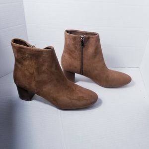 A NEW DAY BROWN HEELED BOOTS SIZE 9.5